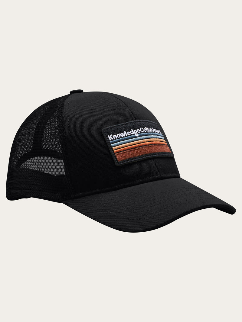 KnowledgeCotton Apparel - UNI Badge twill trucker cap Caps 1300 Black Jet