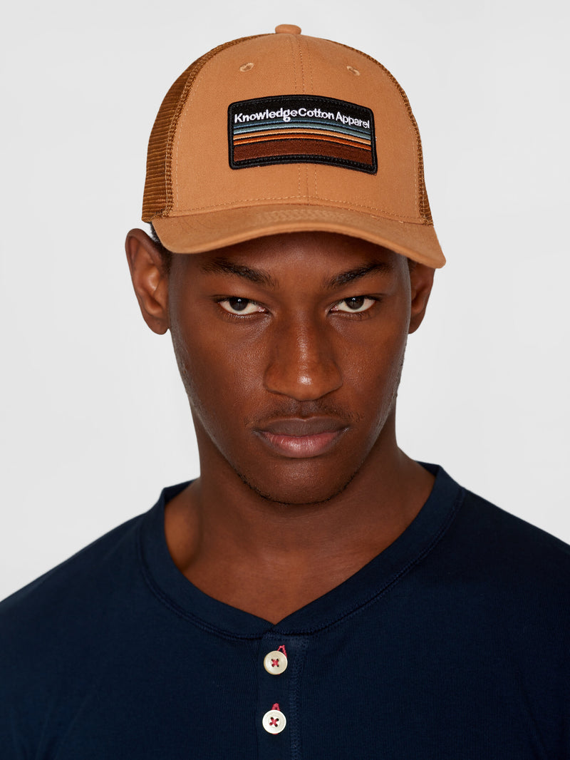 KnowledgeCotton Apparel - MEN Badge twill trucker cap Caps 1366 Brown Sugar