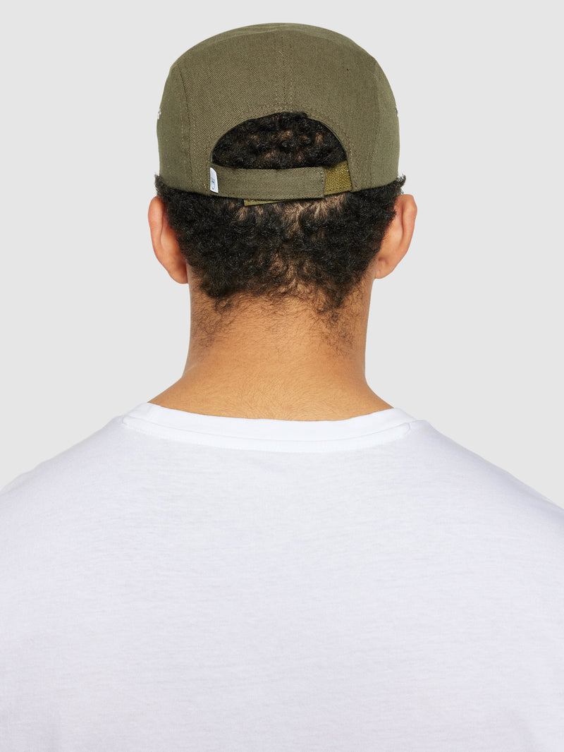 KnowledgeCotton Apparel - UNI Barckley cap with badge Caps 1090 Forrest Night