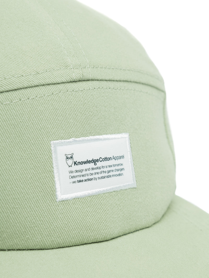 KnowledgeCotton Apparel - UNI Barckley cap with badge Caps 1380 Swamp