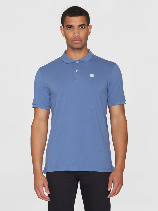 KnowledgeCotton Apparel - MEN Basic badge polo Polos 1432 Moonlight Blue