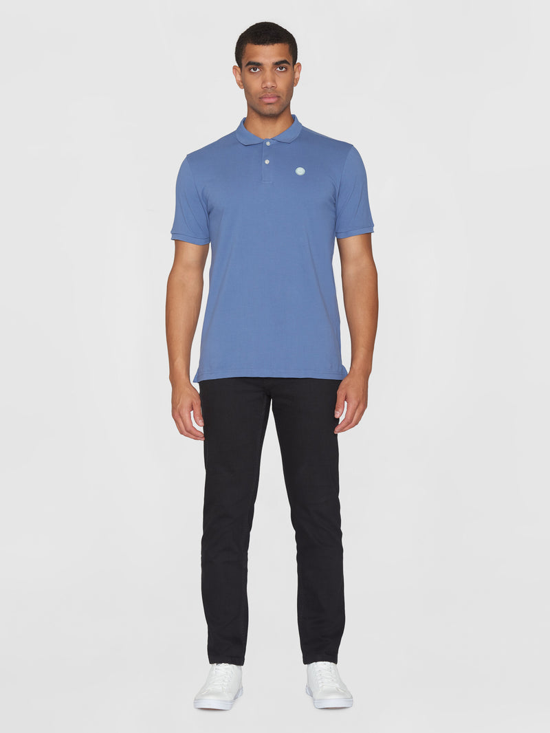 KnowledgeCotton Apparel - MEN Basic badge polo Polos 1432 Moonlight Blue