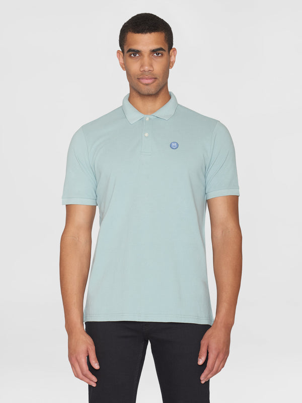 KnowledgeCotton Apparel - MEN Basic badge polo Polos 1436 Gray Mist