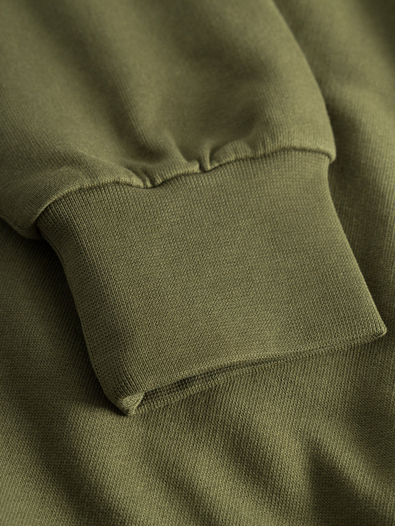 KnowledgeCotton Apparel - MEN Basic badge sweat Sweats 1100 Dark Olive