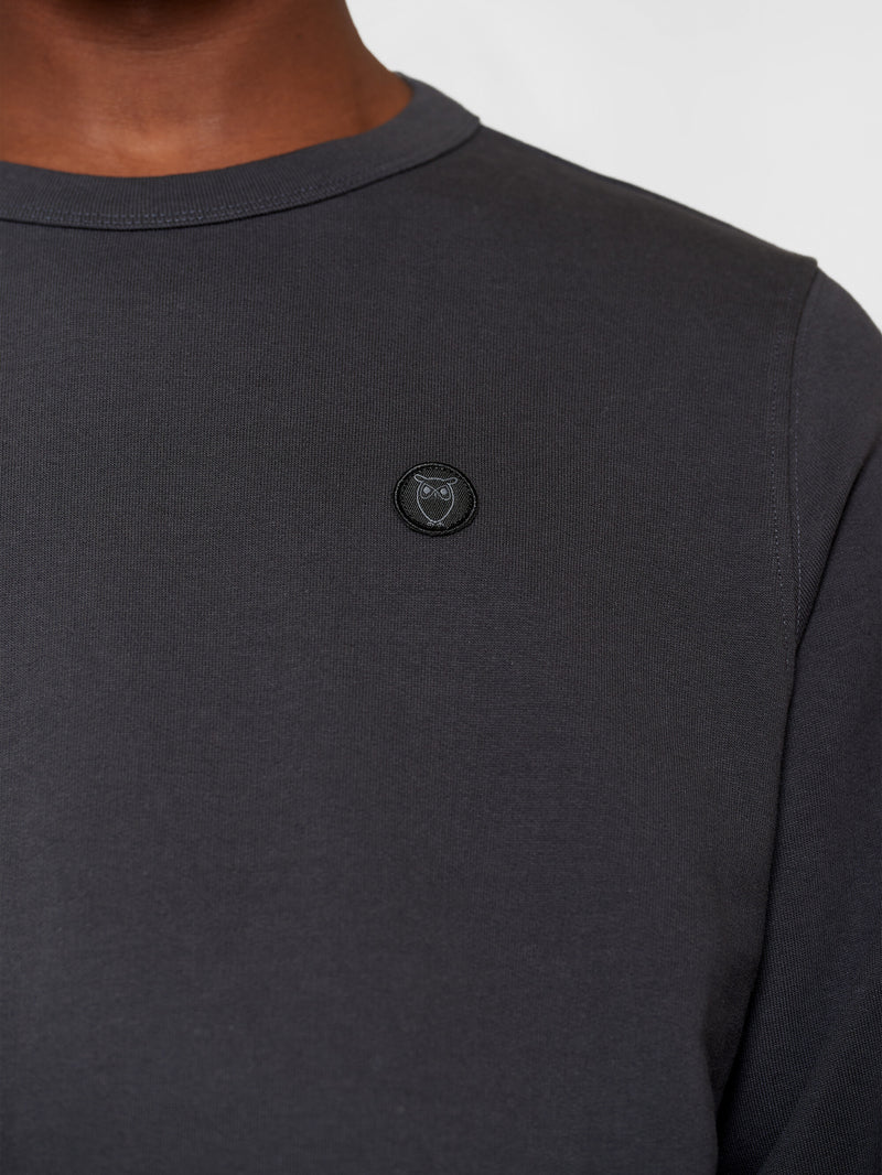 KnowledgeCotton Apparel - MEN Basic badge sweat Sweats 1167 Phantom