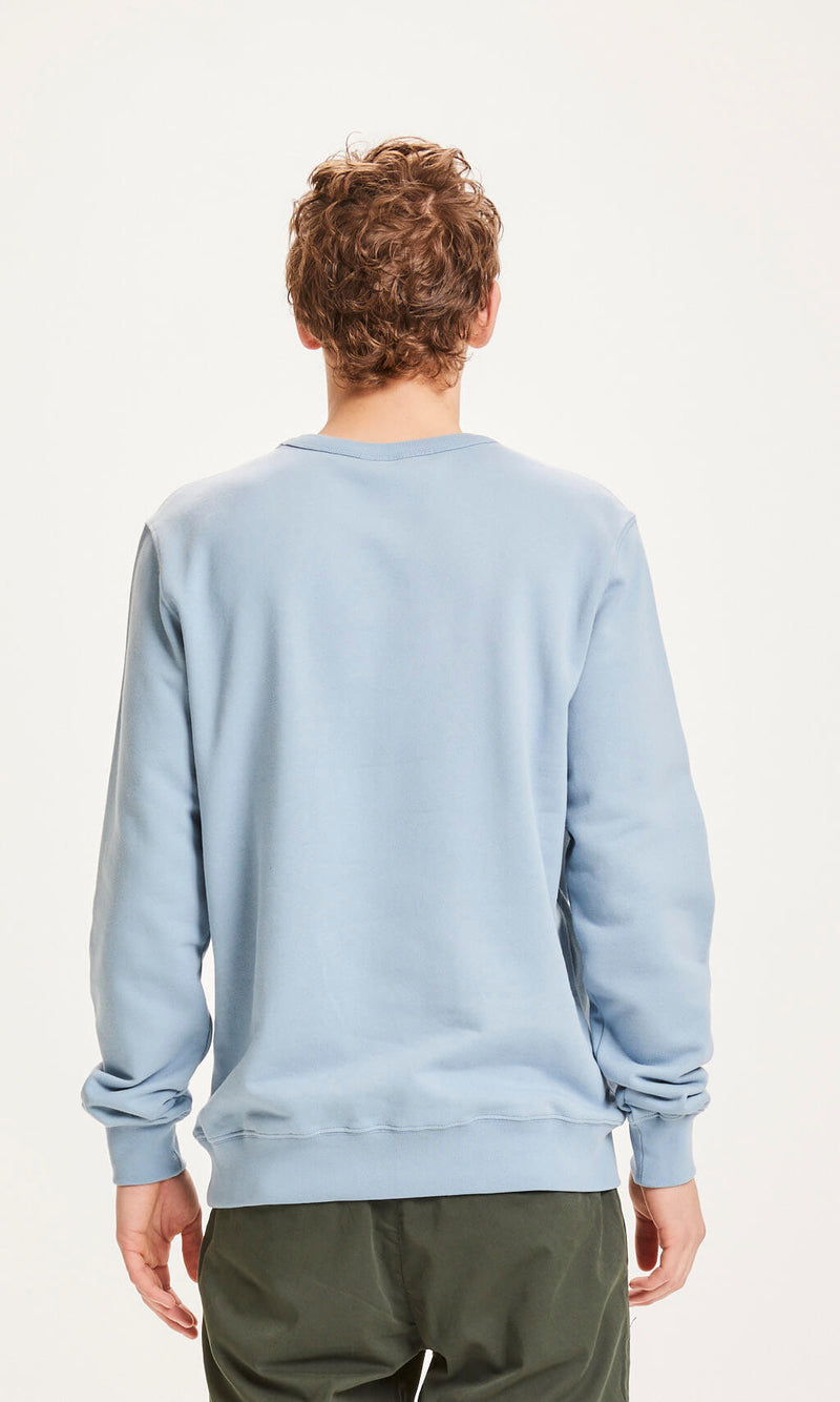 KnowledgeCotton Apparel - MEN Basic badge sweat Sweats 1322 Asley Blue