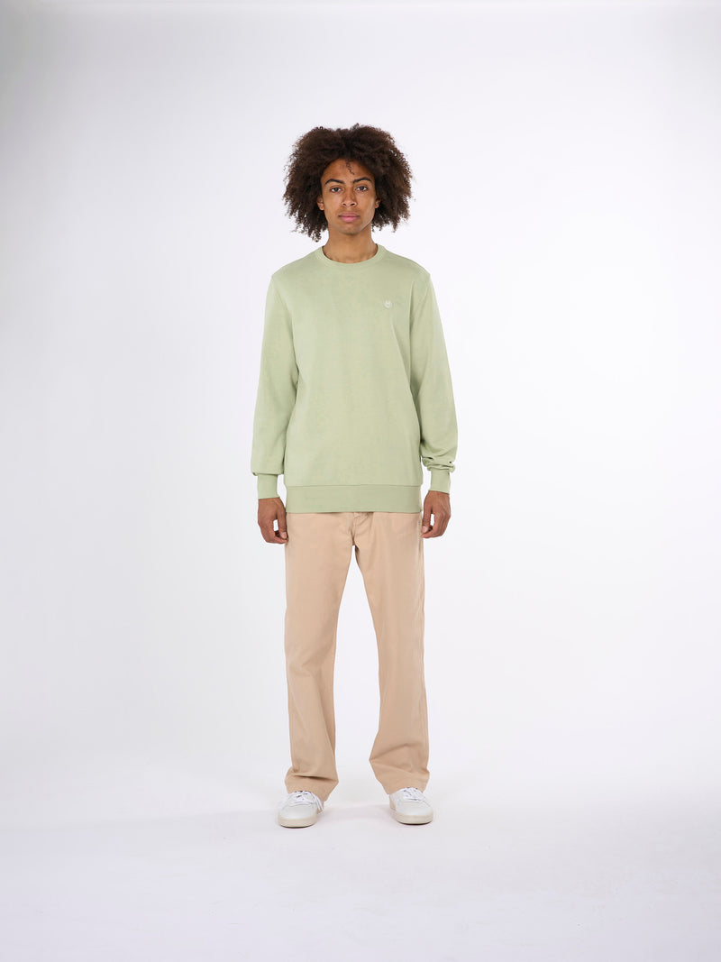 KnowledgeCotton Apparel - MEN Basic badge sweat Sweats 1380 Swamp