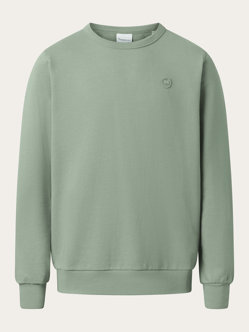 KnowledgeCotton Apparel - MEN Basic badge sweat Sweats 1396 Lily Pad