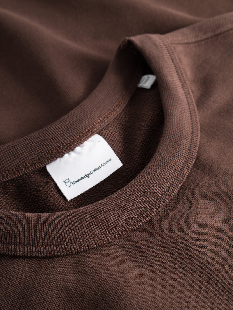 KnowledgeCotton Apparel - MEN Basic badge sweat Sweats 1404 Deep Mahogany