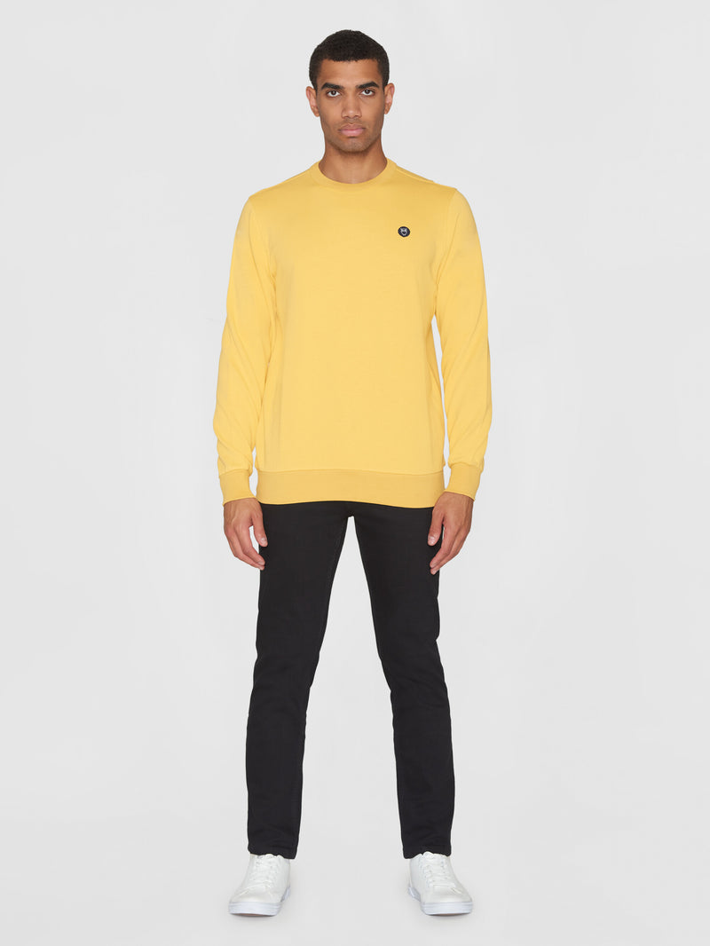 KnowledgeCotton Apparel - MEN Basic badge sweat Sweats 1429 Misted Yellow