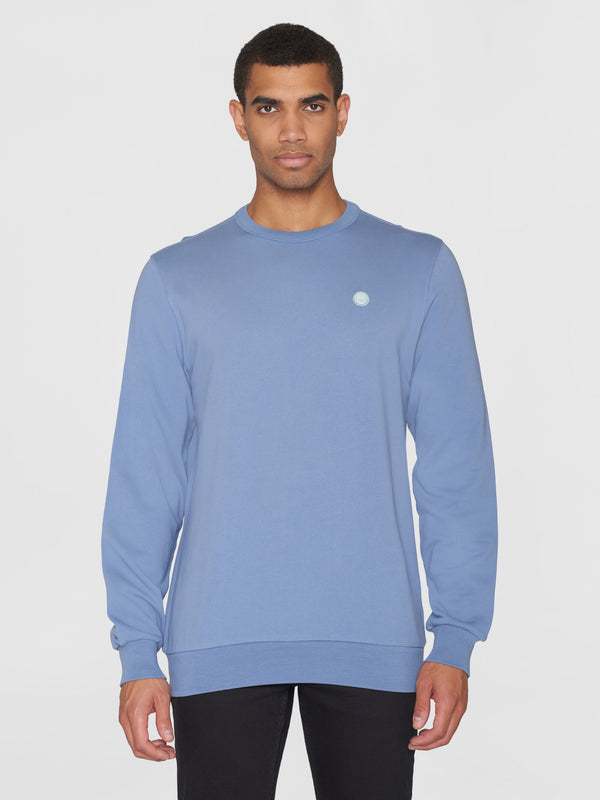 KnowledgeCotton Apparel - MEN Basic badge sweat Sweats 1432 Moonlight Blue