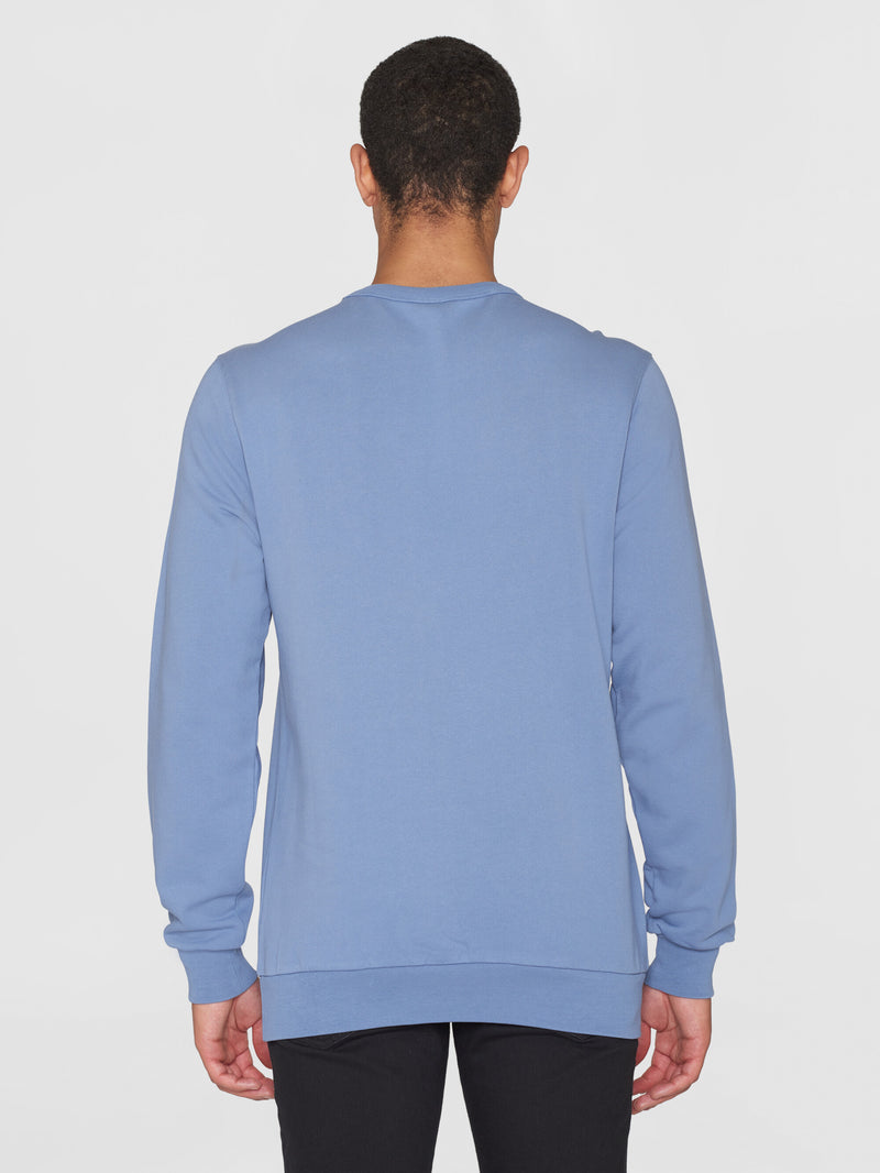 KnowledgeCotton Apparel - MEN Basic badge sweat Sweats 1432 Moonlight Blue