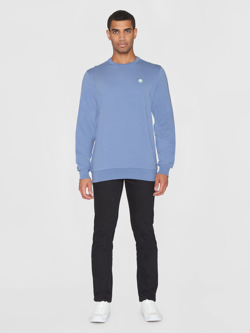 KnowledgeCotton Apparel - MEN Basic badge sweat Sweats 1432 Moonlight Blue