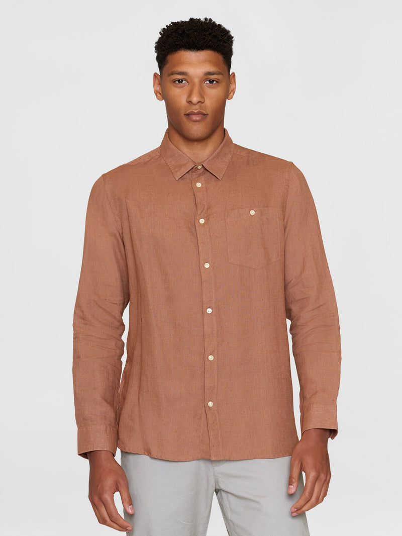 KnowledgeCotton Apparel - MEN Custom fit linen shirt Shirts 1437 Chocolate Malt