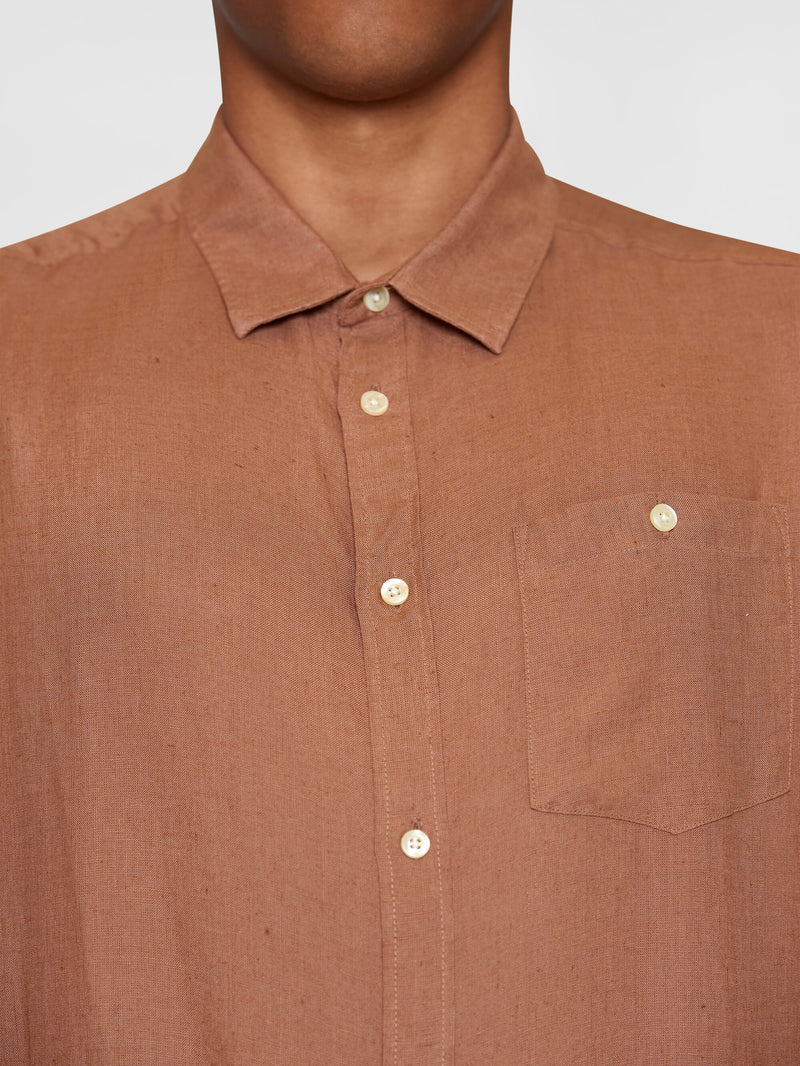 KnowledgeCotton Apparel - MEN Custom fit linen shirt Shirts 1437 Chocolate Malt