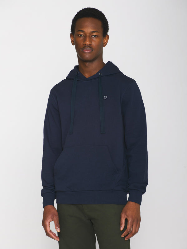 KnowledgeCotton Apparel - MEN Hood basic badge sweat Sweats 1001 Total Eclipse