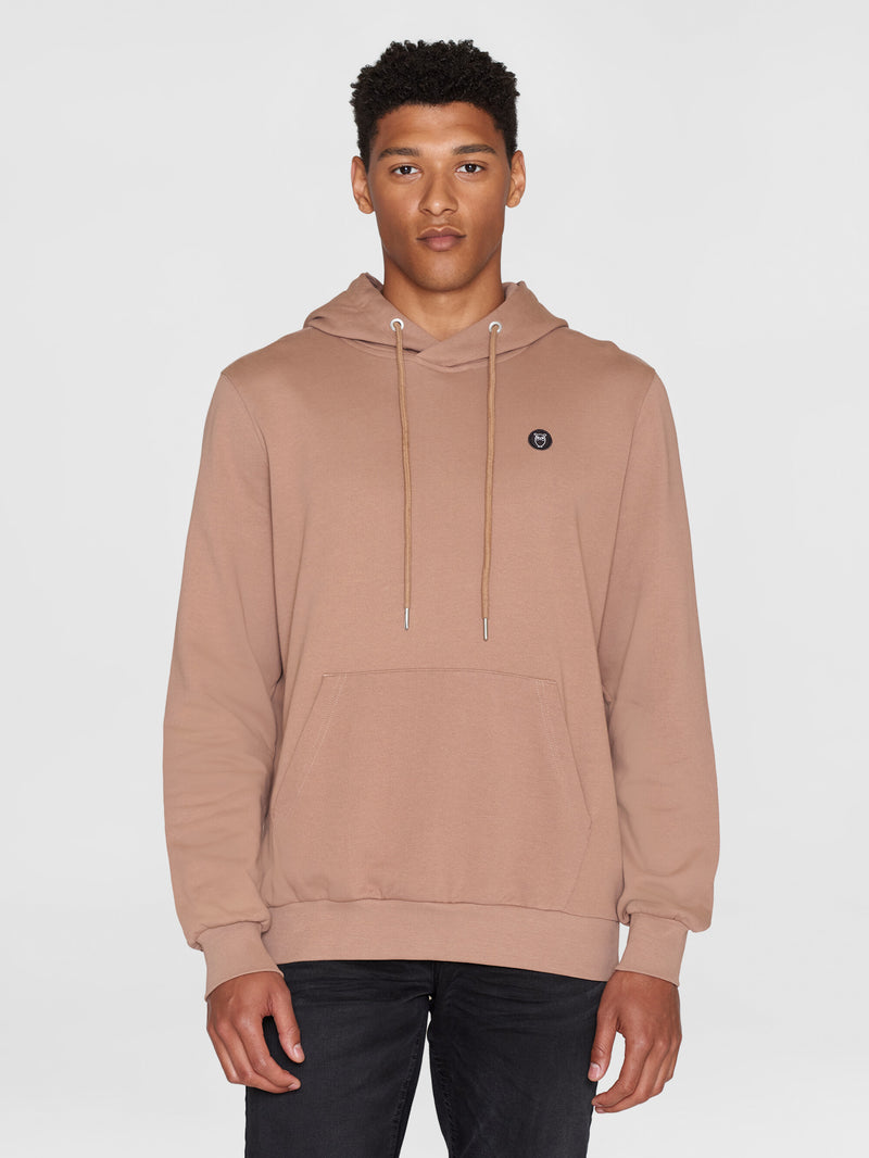 KnowledgeCotton Apparel - MEN Hood basic badge sweat Sweats 1437 Chocolate Malt