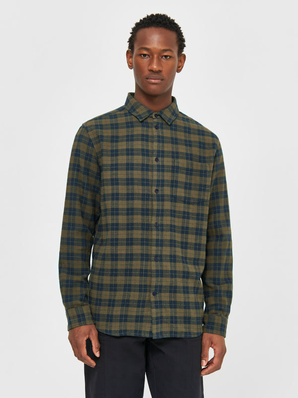 KnowledgeCotton Apparel - MEN Loose fit checkered shirt Shirts 7023 Green check