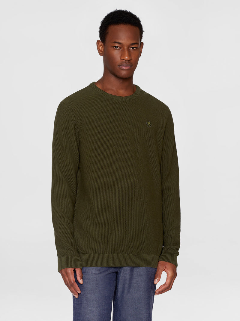 KnowledgeCotton Apparel - MEN Pique badge knit o-neck Knits 1090 Forrest Night