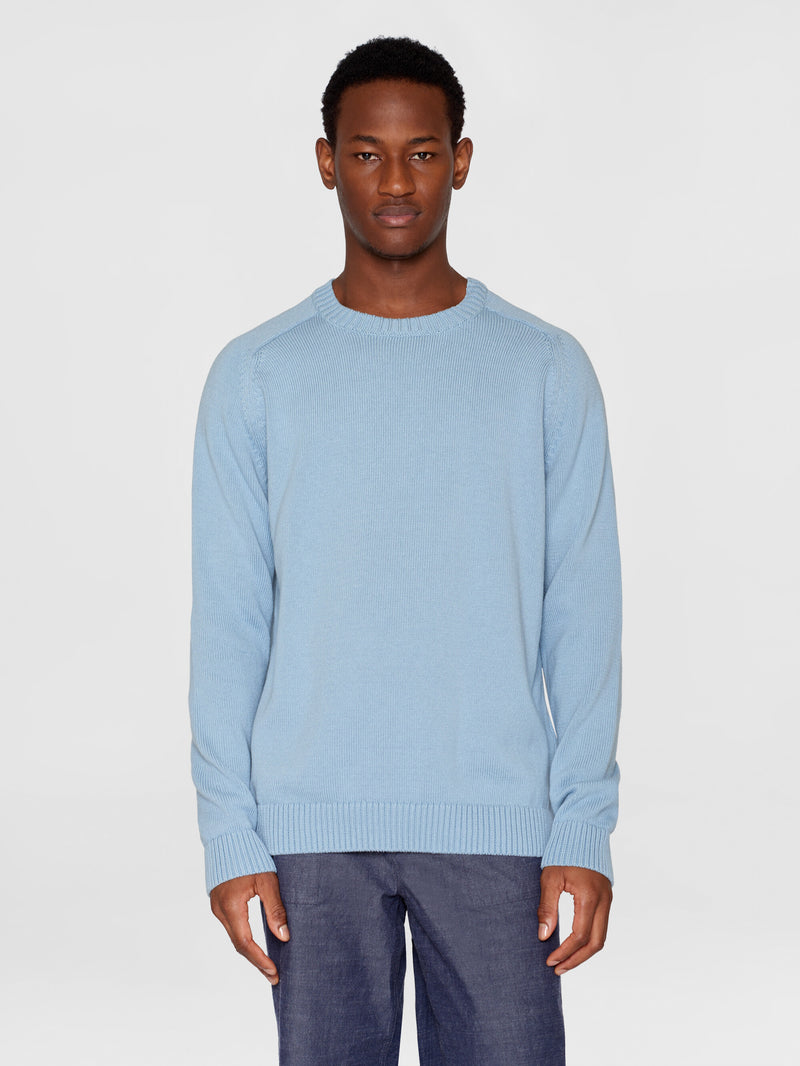 KnowledgeCotton Apparel - MEN Plain knitted crew neck Knits 1414 Dusty Blue Melange