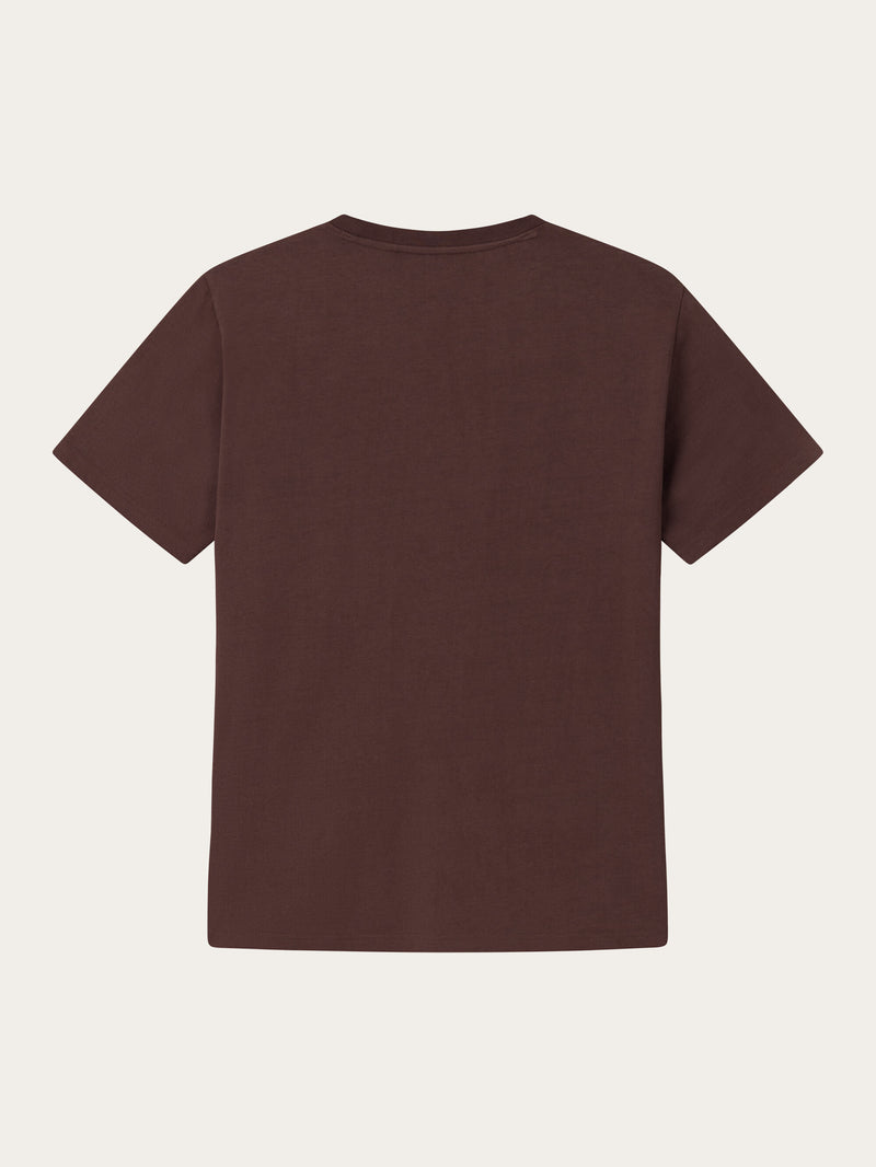 KnowledgeCotton Apparel - MEN Regular fit Badge t-shirt T-shirts 1404 Deep Mahogany