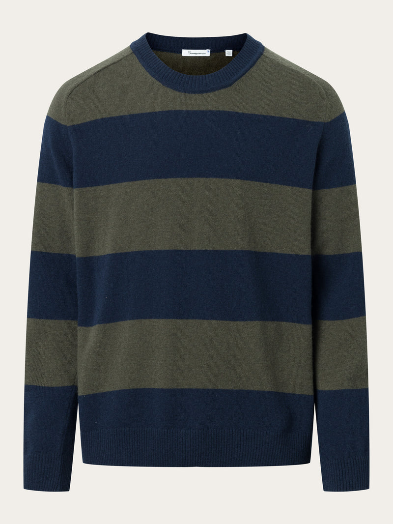 KnowledgeCotton Apparel - MEN Stripes O-neck knit - Knits 8023 Green stripe