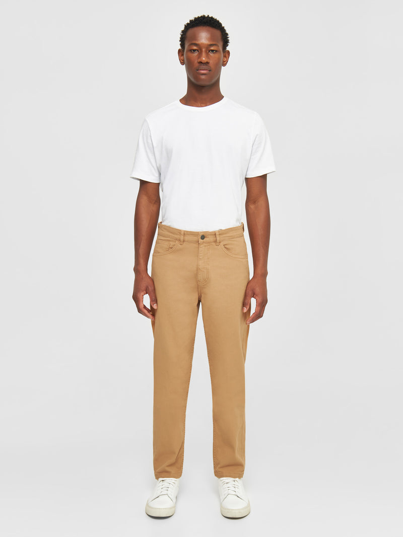 KnowledgeCotton Apparel - MEN TIM tapered fit canvas 5-pocket pants Pants 1366 Brown Sugar