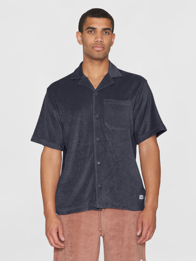 KnowledgeCotton Apparel - MEN Terry loose short sleeve shirt Shirts 1412 Night Sky