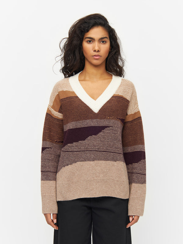 KnowledgeCotton Apparel - WMN Wool landscape pattern v-neck knit Knits 9926 Brown AOP